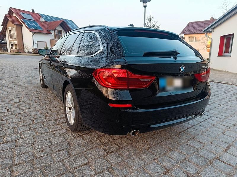 Gebraucht BMW 520 190 PS (139 kW) 2018 Schwarz Kombi