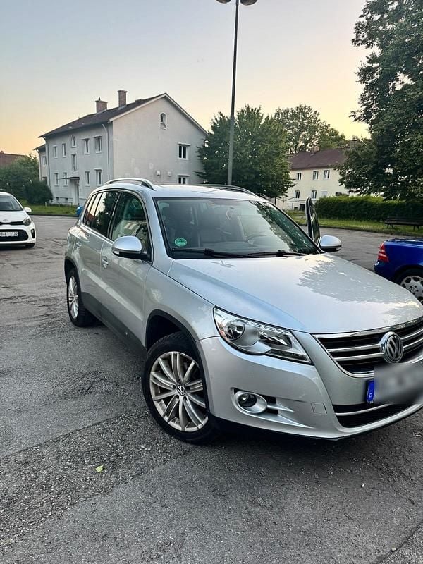 Gebraucht VW Tiguan 140 PS (102 kW) 2008 Silber SUV