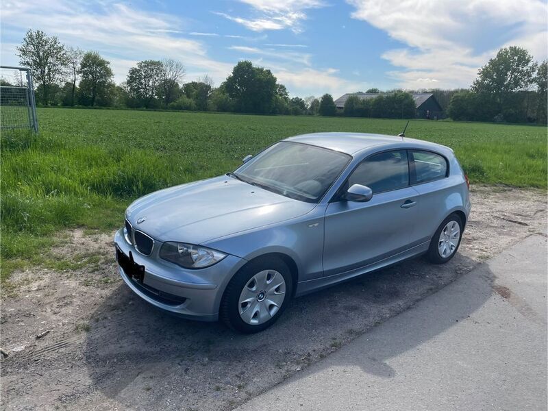 Blau Gebraucht 2010 BMW 116 Sport Line Kleinwagen | 5.600 € (Teuer) - Bild 1/4