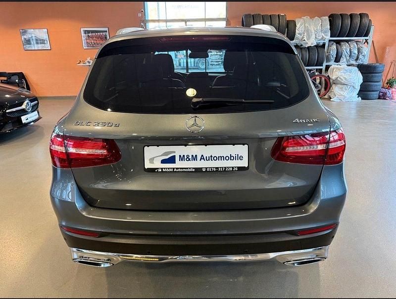 Gebraucht Mercedes GLC250 204 PS (150 kW) 2016 Selenitgrau SUV