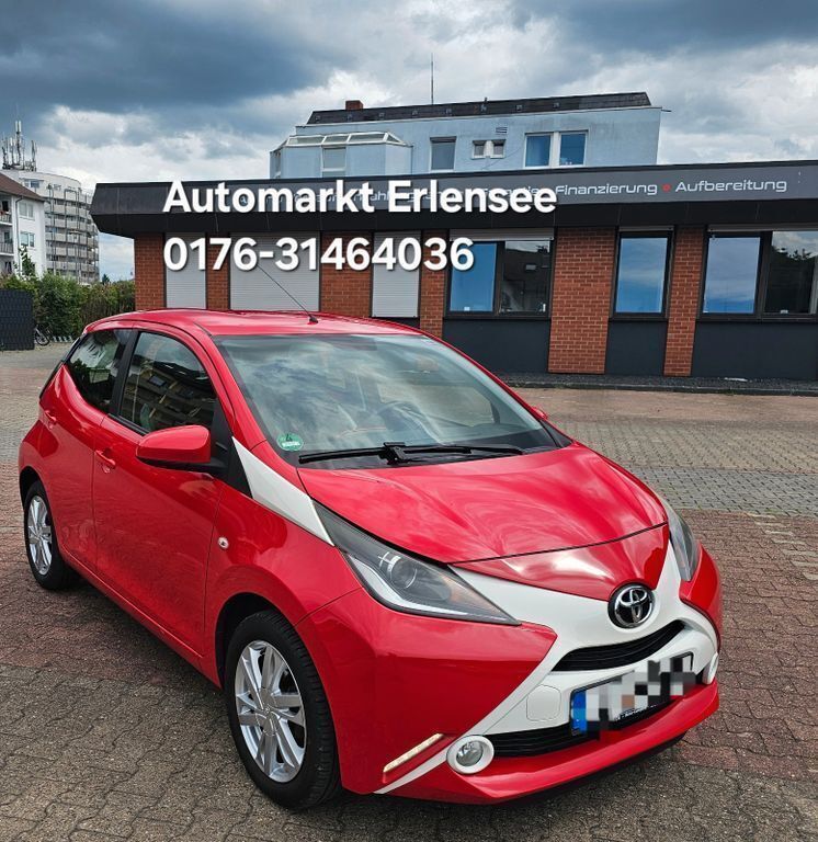 Rot Gebraucht 2014 Toyota Aygo X-play Kleinwagen | 6.990 € (Fairer Preis) - Bild 1/4