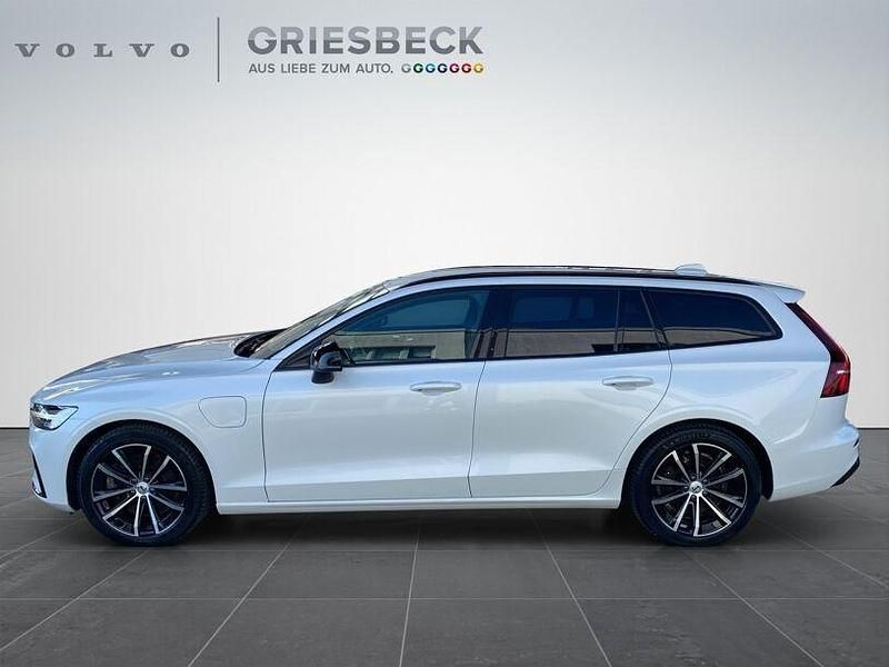 Gebraucht Volvo V60 Plus 455 PS (334 kW) 2023 Crystal white pearl / metallic Kombi