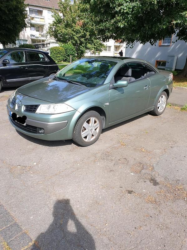 Grün Gebraucht 2006 Renault Mégane Cabriolet Cabrio | 3.499 € (Teuer) - Bild 1/4