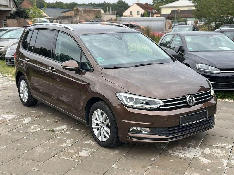Braun Gebraucht 2016 VW Touran Highline Van / Kleinbus | 15.289 € (Superpreis) - Bild 1/4