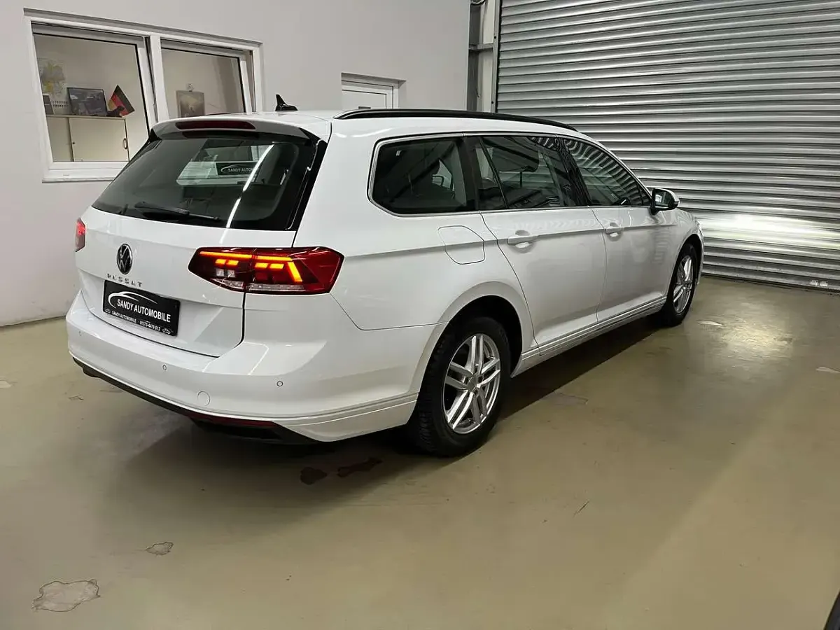 Gebraucht VW Passat Business 150 PS (110 kW) 2023 Weiß Kombi