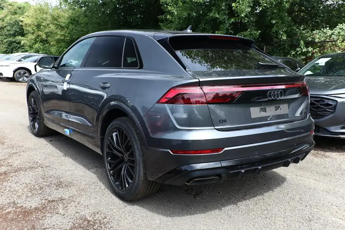Neu Audi Q8 S-Line 286 PS (210 kW) 2026 Daytonagrau perleffekt SUV