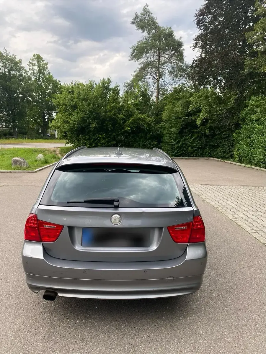 Gebraucht BMW 318 143 PS (105 kW) 2012 Grau Kombi