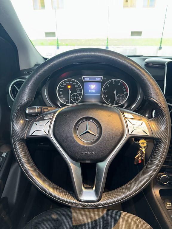 Gebraucht Mercedes B180 122 PS (89 kW) 2012 Grau Van / Kleinbus