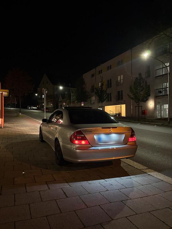 Second-hand Mercedes E270 171 CP (125 kW) 2003 Argintiu Berlinǎ