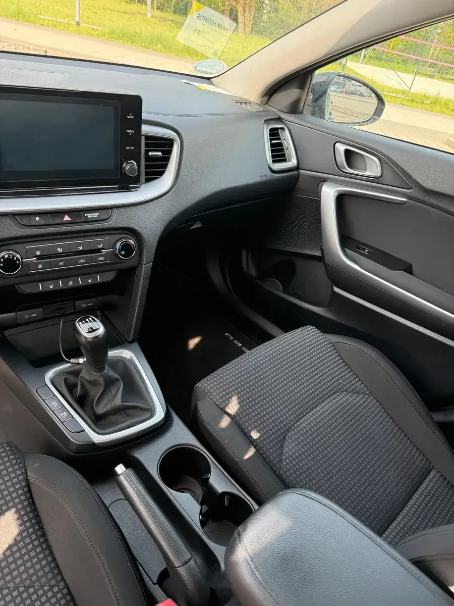 Usado Kia Ceed Edition 7 100 CV (73 kW) 2020 Negro Utilitario