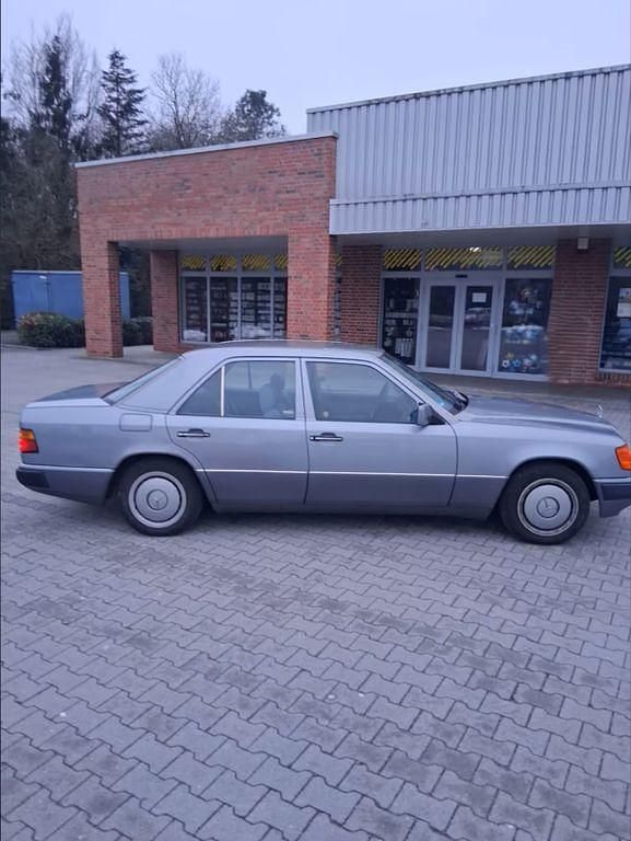 Gebraucht Mercedes 250 90 PS (66 kW) 1990 Grau Limousine