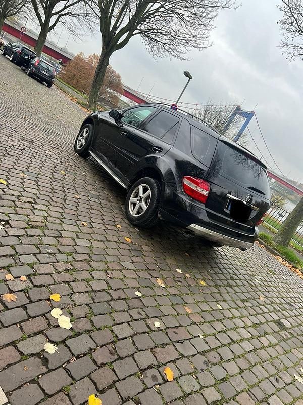 Gebraucht Mercedes ML350 272 PS (200 kW) 2006 Schwarz SUV
