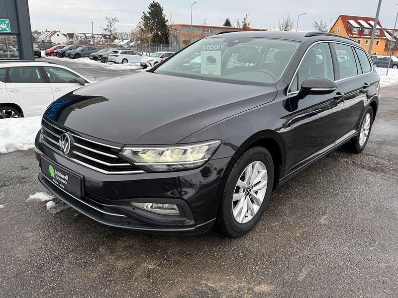 Gebraucht VW Passat 150 PS (110 kW) 2023 Deep black perleffekt Kombi