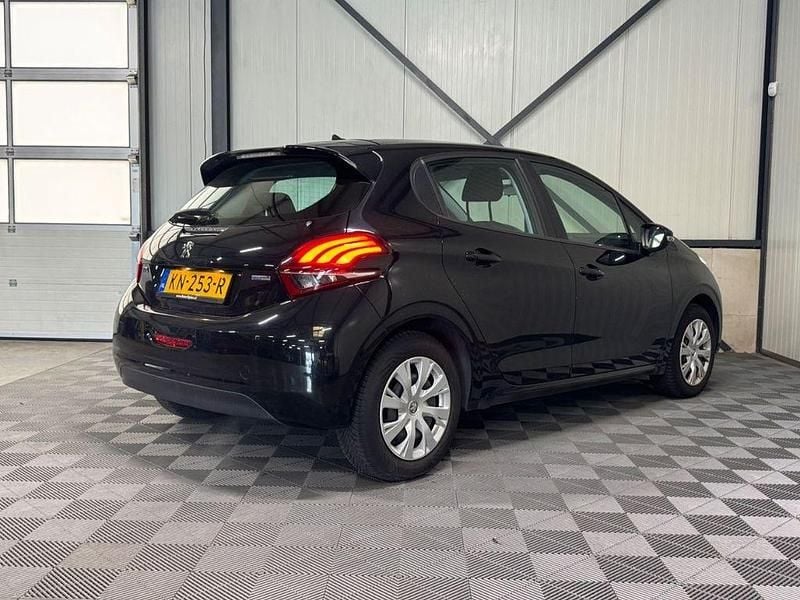 Gebraucht Peugeot 208 Active 82 PS (60 kW) 2016 Schwarz Kleinwagen