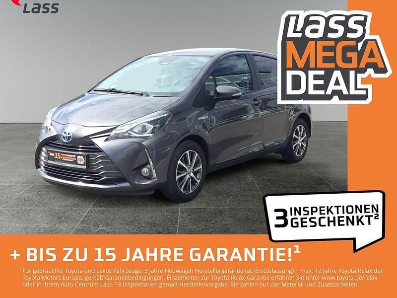 Grau Gebraucht 2019 Toyota Yaris Hybrid Club Limousine | 13.980 € (Fairer Preis) - Bild 1/4