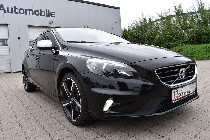 Schwarz Gebraucht 2015 Volvo V40 R-Design Kinetic Kombi | 12.900 € (Fairer Preis) - Bild 1/4