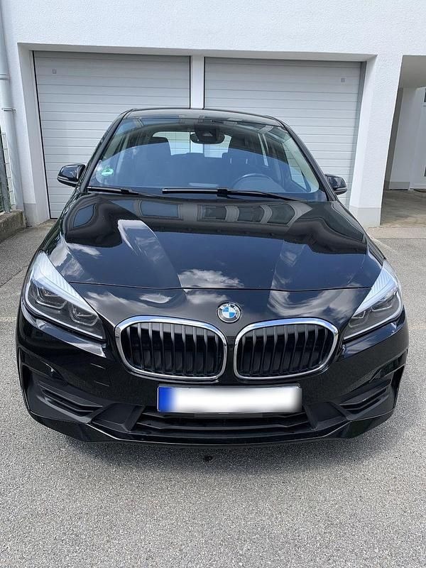 Schwarz Gebraucht 2019 BMW 218 Gran Tourer Advantage Van / Kleinbus | 10.900 € (Fairer Preis) - Bild 1/4