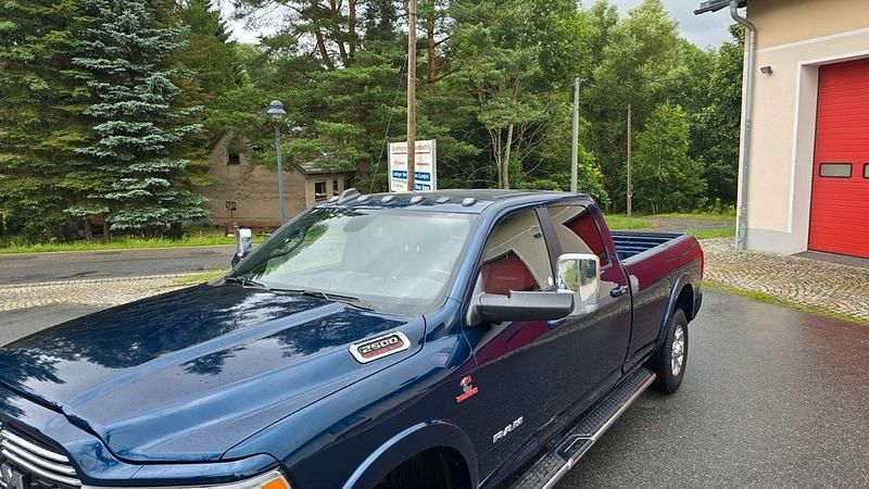 Gebraucht Dodge Ram 370 PS (272 kW) 2022 Blau Pickup
