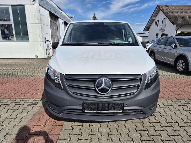 Gebraucht Mercedes e-Vito 85 kW (116 PS) 2022 Arktikweiss Van / Kleinbus