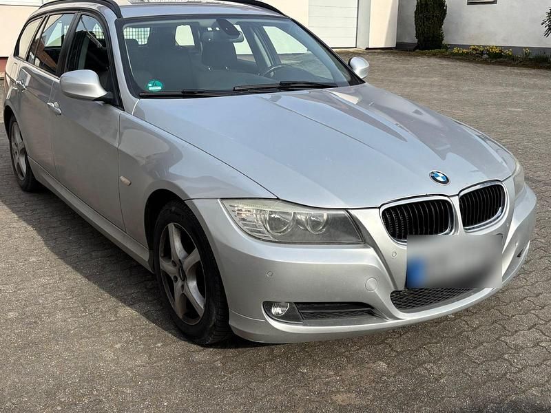 Gebraucht BMW 318 143 PS (105 kW) 2012 Silber Kombi