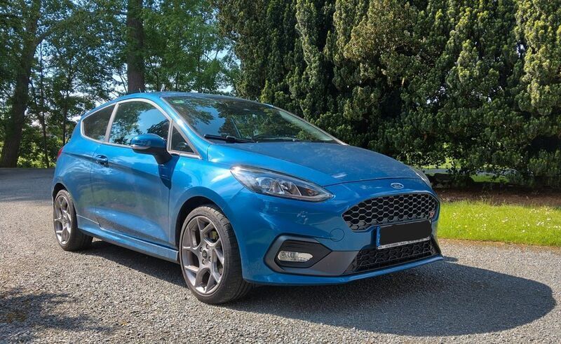 Blau Gebraucht 2018 Ford Fiesta ST Kleinwagen | 15.600 € (Guter Preis) - Bild 1/4