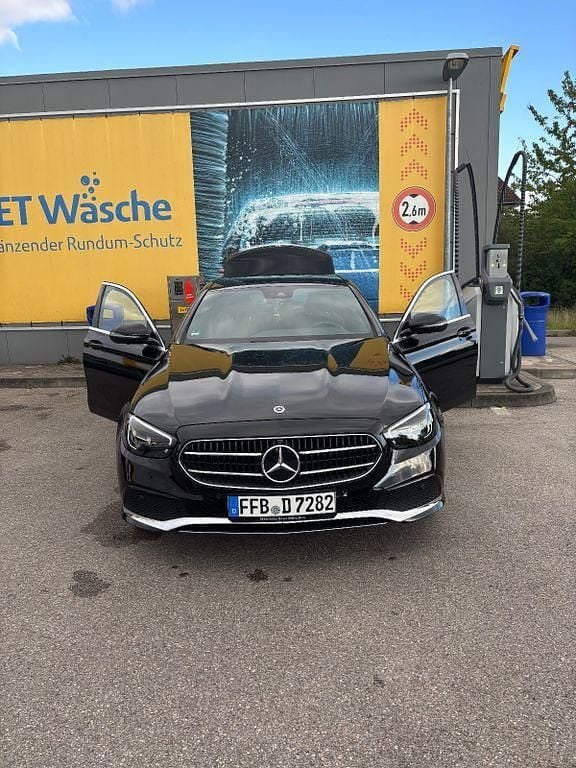Schwarz Gebraucht 2023 Mercedes E300 Limousine | 37.700 € (Superpreis) - Bild 1/4