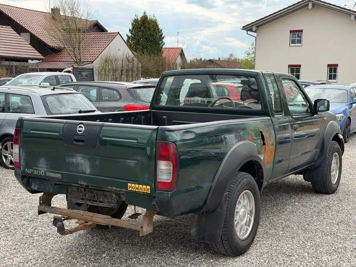Gebraucht Nissan Navara 133 PS (97 kW) 2008 Grün Pickup