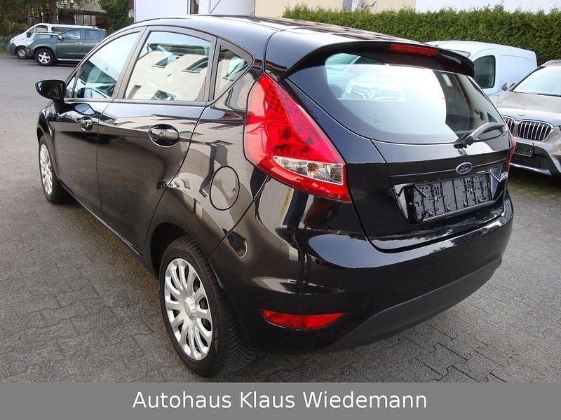 Gebraucht Ford Fiesta Ambiente 82 PS (60 kW) 2010 Schwarz Kleinwagen