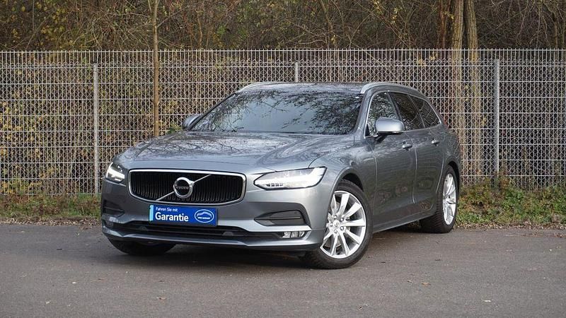 Grau Gebraucht 2018 Volvo V90 Momentum Kombi | 16.900 € - Bild 1/4