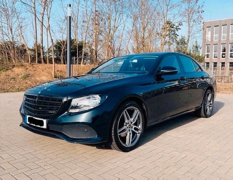 Gebraucht Mercedes E220 AMG 194 PS (142 kW) 2016 Grün Limousine