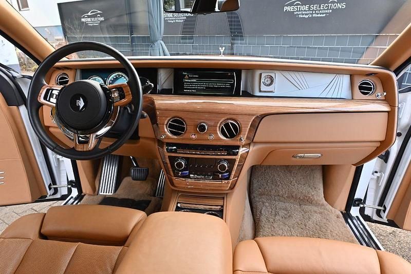 Gebraucht Rolls Royce Phantom 571 PS (419 kW) 2020 Weiß Limousine