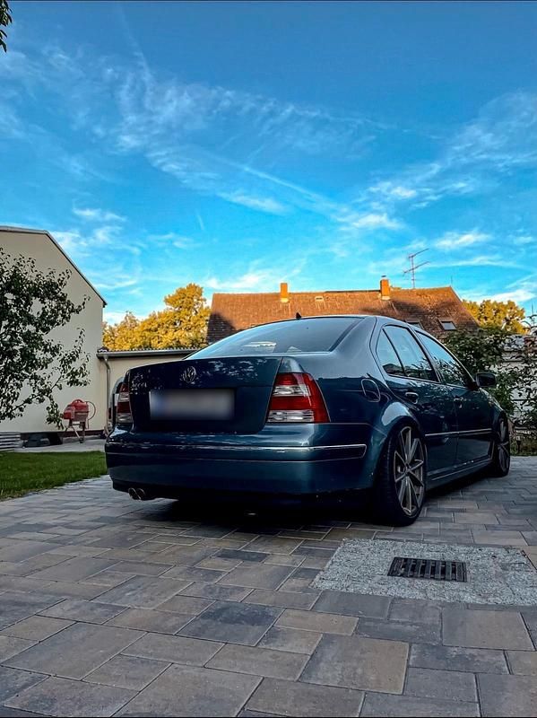 Gebraucht VW Bora 105 PS (77 kW) 2004 Blau Limousine