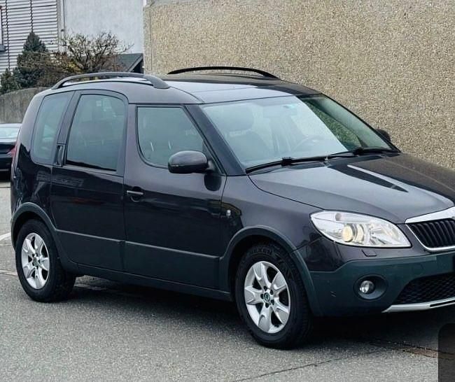 Braun Gebraucht 2011 Skoda Roomster Kombi | 4.900 € (Guter Preis) - Bild 1/4