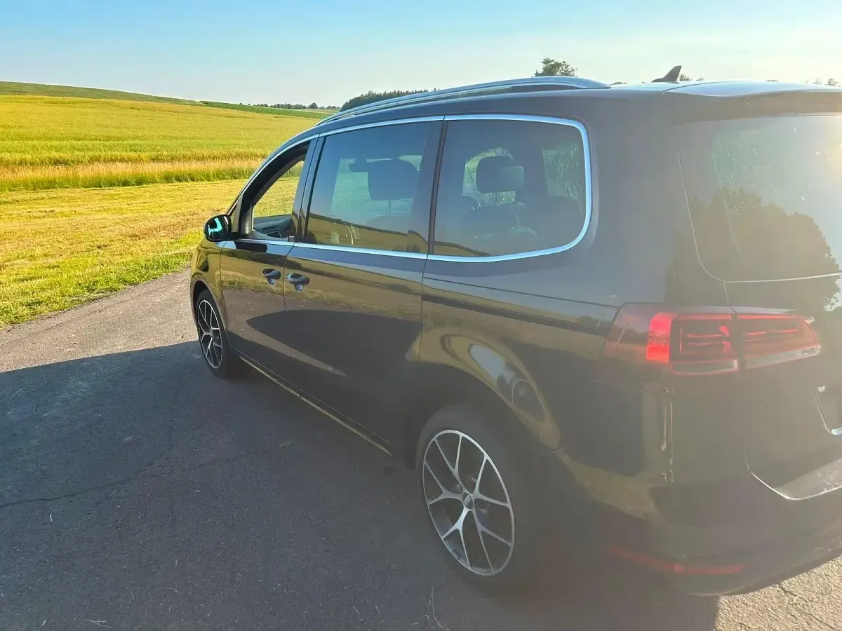Gebraucht VW Sharan Allstar 150 PS (110 kW) 2016 Schwarz Van / Kleinbus