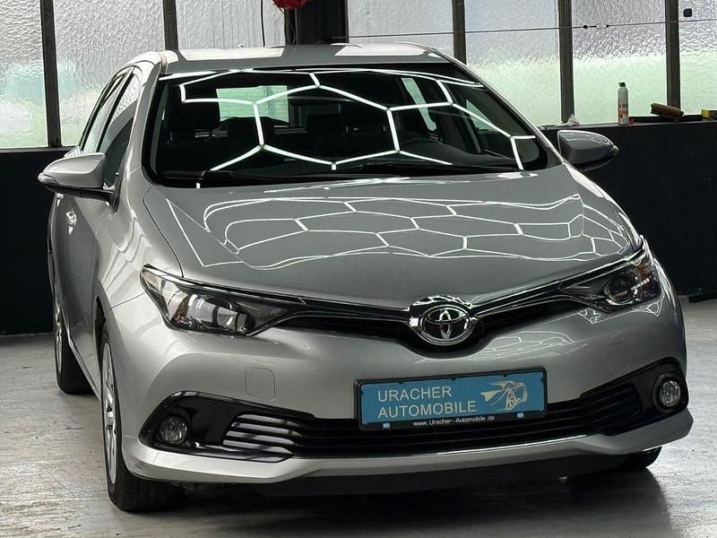 Gebraucht Toyota Auris Comfort 116 PS (85 kW) 2016 Silber Limousine