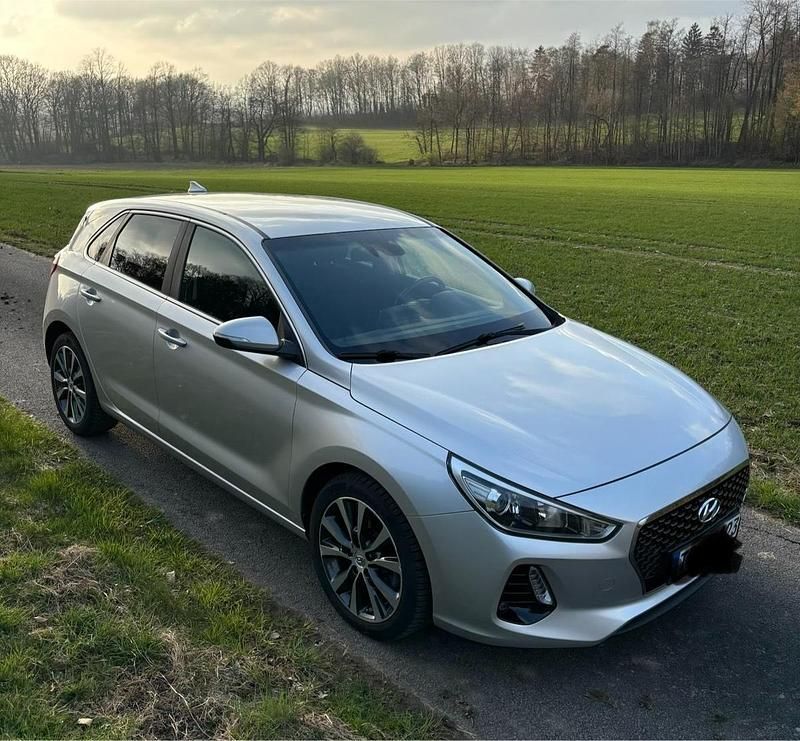 Gebraucht Hyundai i30 110 PS (80 kW) 2018 Silber Limousine