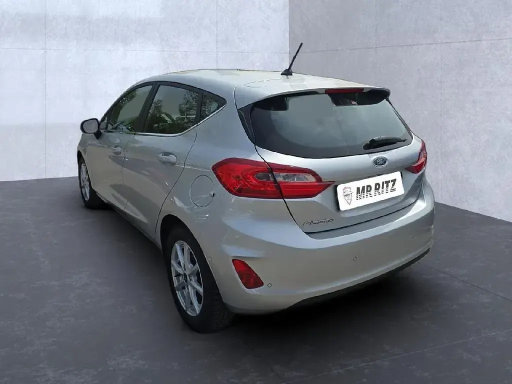 Second-hand Ford Fiesta Titanium 101 CP (74 kW) 2017 Argintiu Hatchback