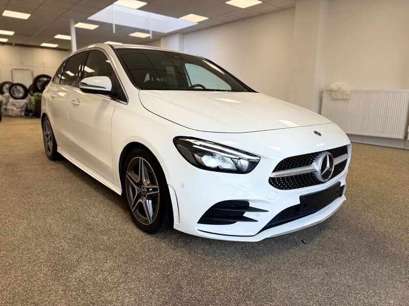 Weiß Gebraucht 2019 Mercedes B180 AMG Van / Kleinbus | 18.990 € (Superpreis) - Bild 1/4