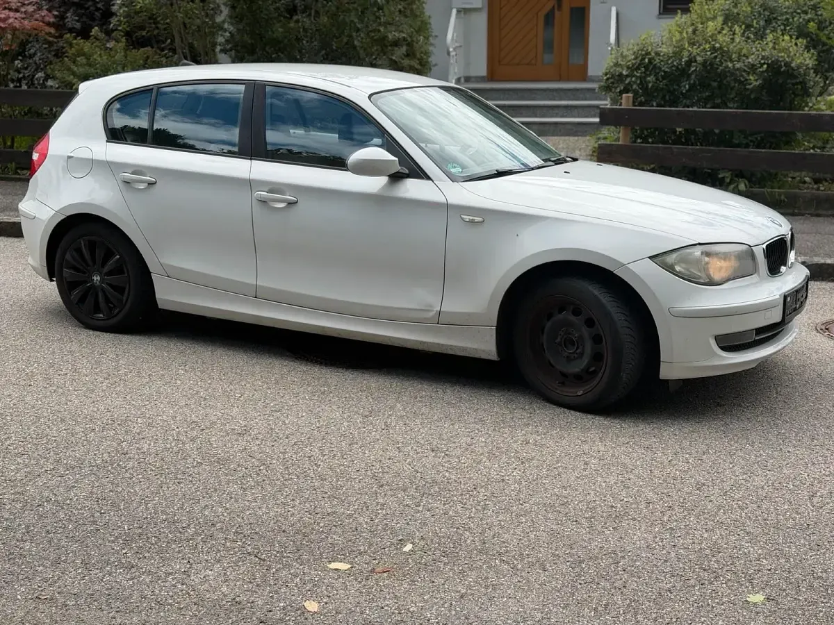 Gebraucht BMW 116 116 PS (85 kW) 2007 Weiß Kleinwagen