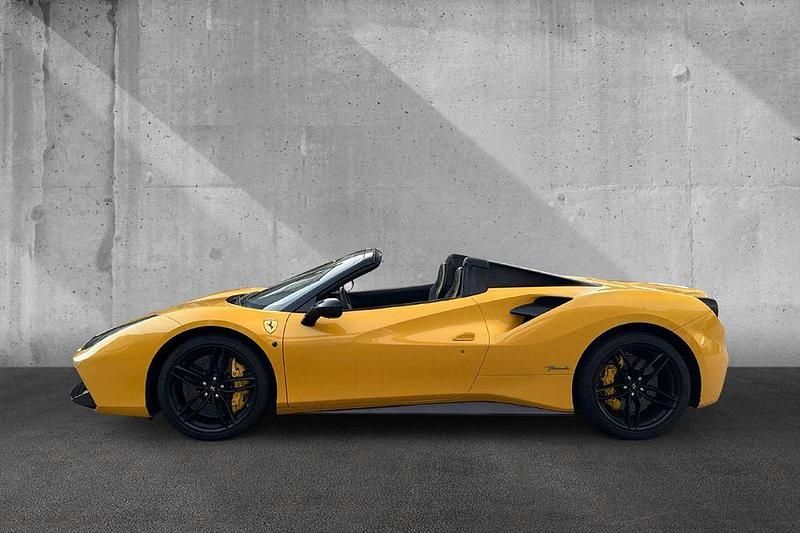 Gebraucht Ferrari 488 669 PS (492 kW) 2016 Giallo triplo strato Cabrio