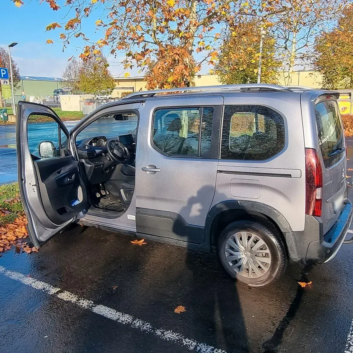 Gebraucht Peugeot Rifter Allure 110 PS (80 kW) 2021 Silber Van / Kleinbus