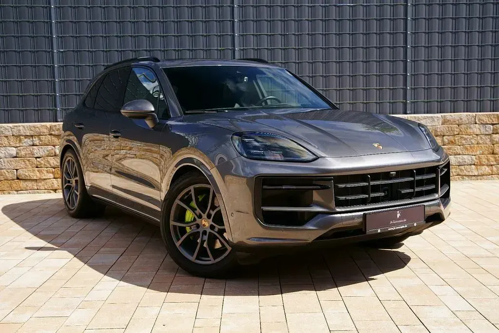 Gebraucht Porsche Cayenne 470 PS (345 kW) 2025 Grau SUV