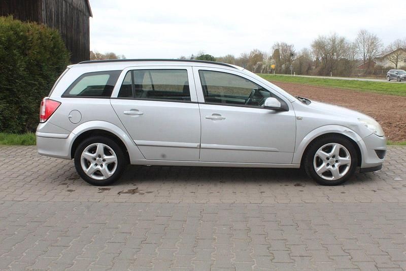 Gebraucht Opel Astra 110 PS (80 kW) 2008 Silber Kombi