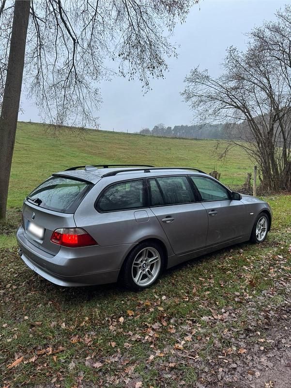 Gebraucht BMW 525 177 PS (130 kW) 2004 Silber Kombi
