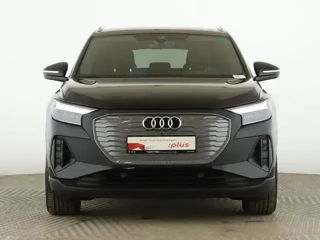 Gebraucht Audi Q4 e-tron Basis 150 kW (204 PS) 2023 Mythosschwarz metallic SUV