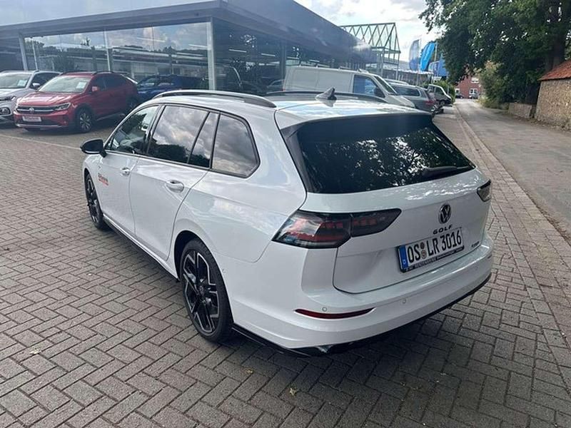 Gebraucht VW Golf VIII R-line 204 PS (150 kW) 2025 Oryxweiß perlmutteffekt Kombi
