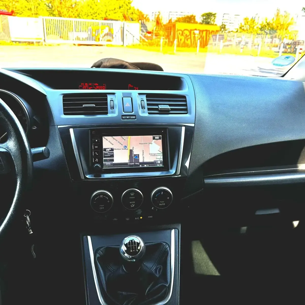 Gebraucht Mazda 5 116 PS (85 kW) 2014 Schwarz Van / Kleinbus