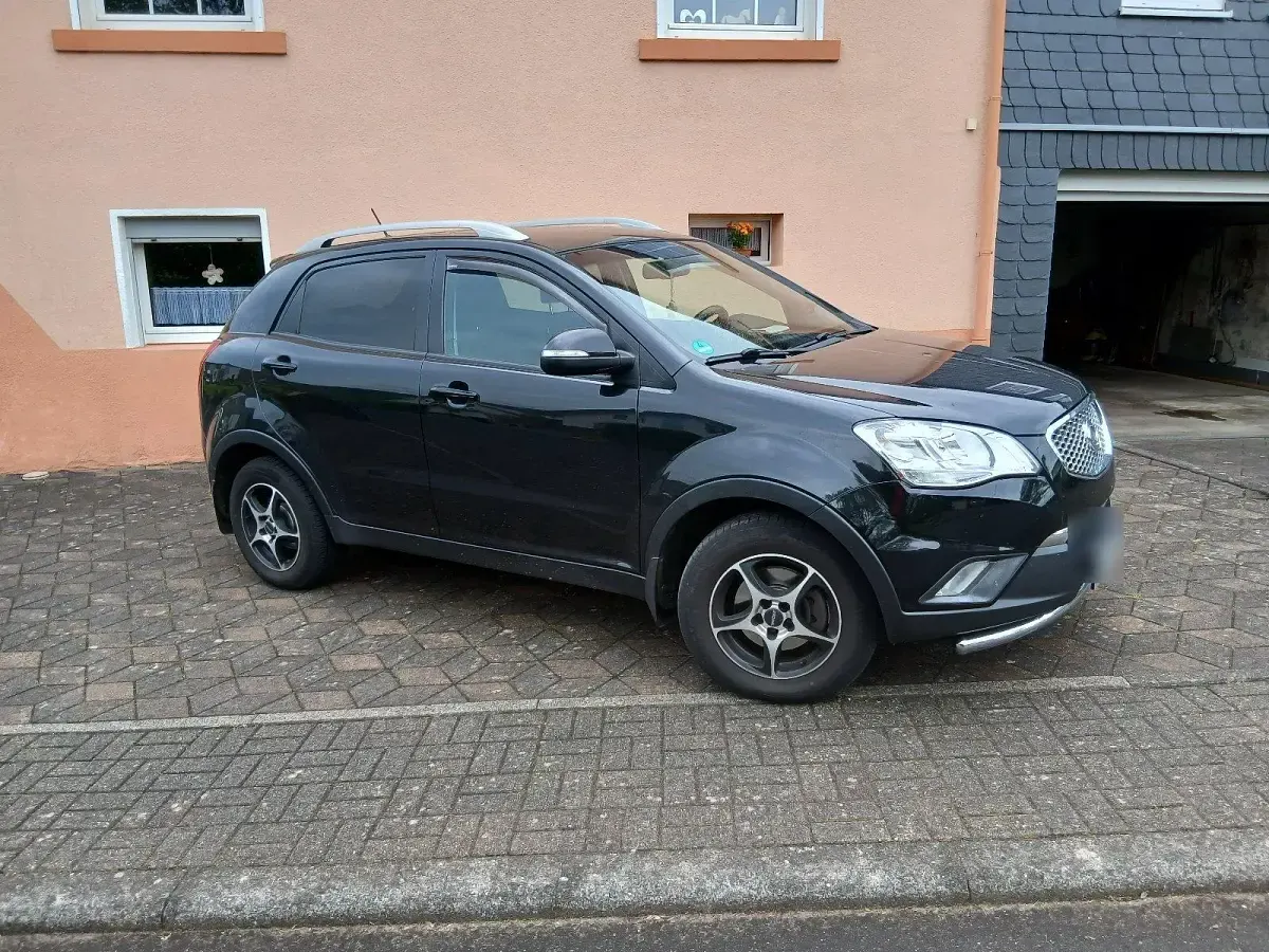 Gebraucht SsangYong Korando 150 PS (110 kW) 2014 Schwarz SUV