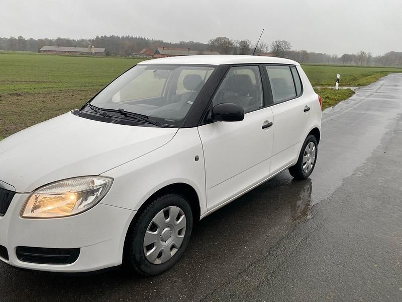 Gebraucht Skoda Fabia 60 PS (44 kW) 2009 Weiß Kleinwagen