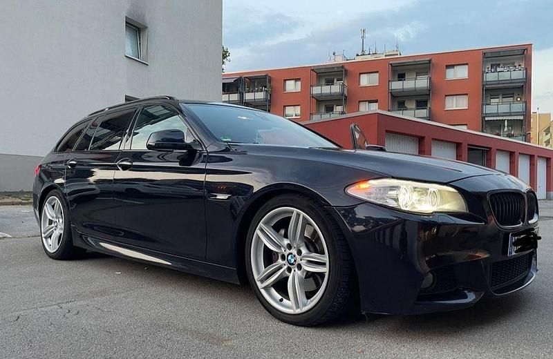 Schwarz Gebraucht 2013 BMW 530 Shadowline Kombi | 13.499 € (Fairer Preis) - Bild 1/4